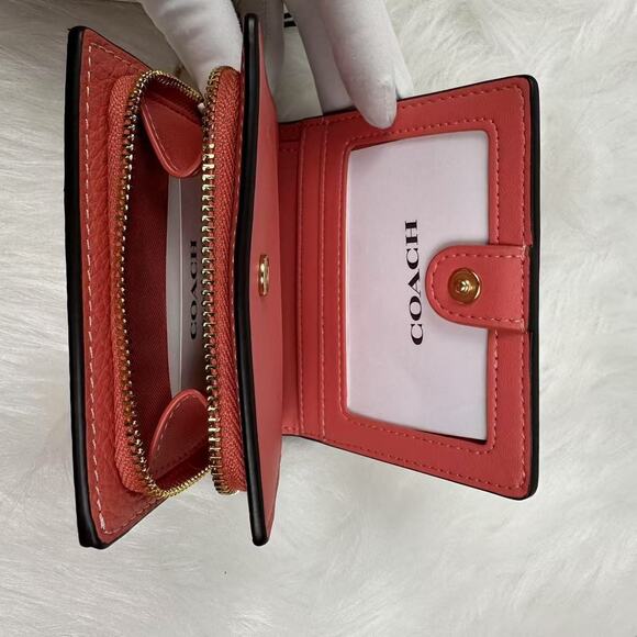 Coach X Peanuts Snap Wallet With Lucy In Leather/Bright Coral Multi CBN89 NWT - Picture 5 of 6